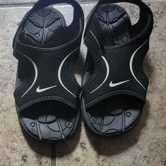 Toddler shoe lot - Picture 3 of 12